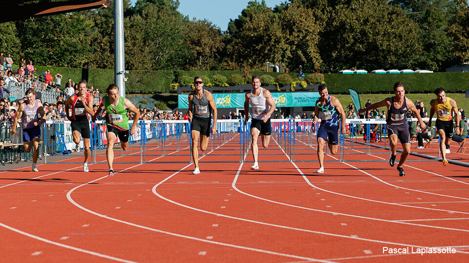 Jente Hauttekeete (2e van rechts) was knap 4e in Talence, Niels Pittomvils (in het wit) werd 9e.