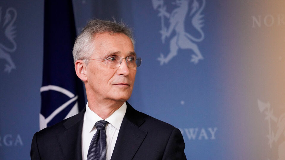 Jens Stoltenberg legt over 2 weken zijn mandaat van NAVO-secretaris-generaal neer.