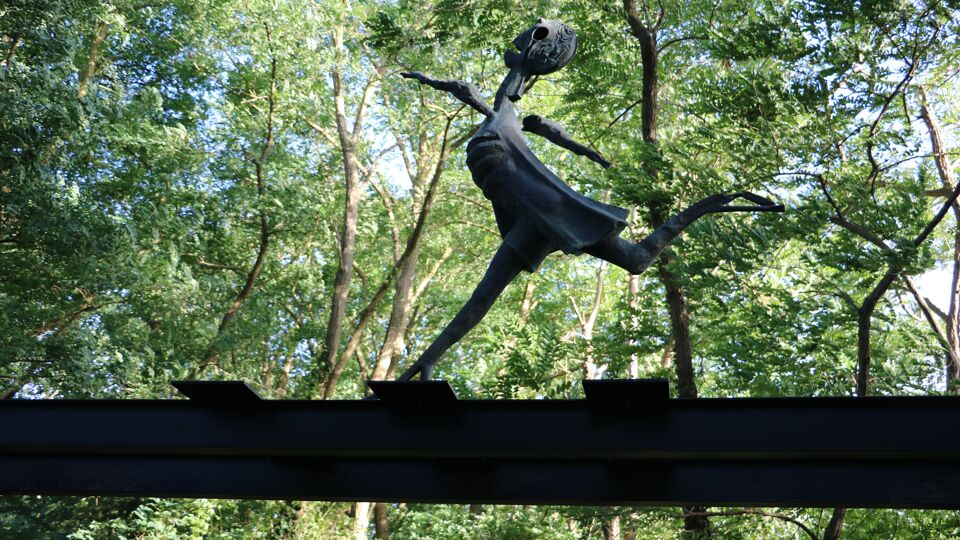Kunstwerk in Borgloon onthuld voor Simon Gronowski, die Holocaust ...