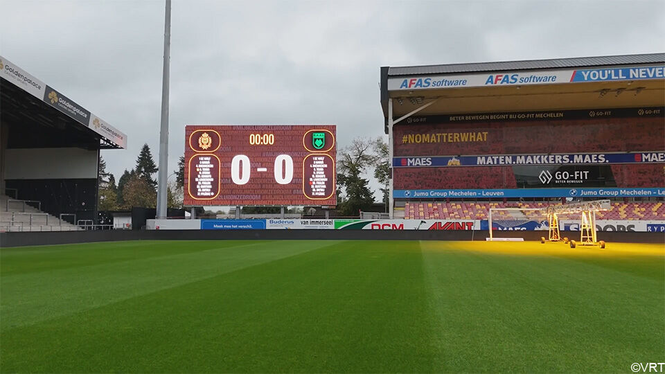 Het nieuwe scherm staat in een hoek van het stadion.