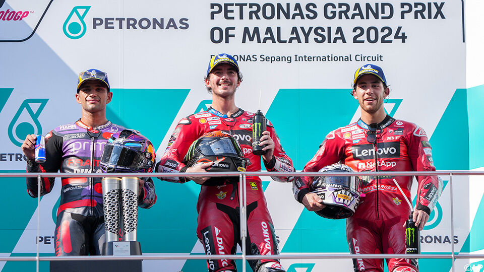 Francesco Bagnaia (midden) haalde voor Jorge Martin (links) en Enea Bastianini (rechts).