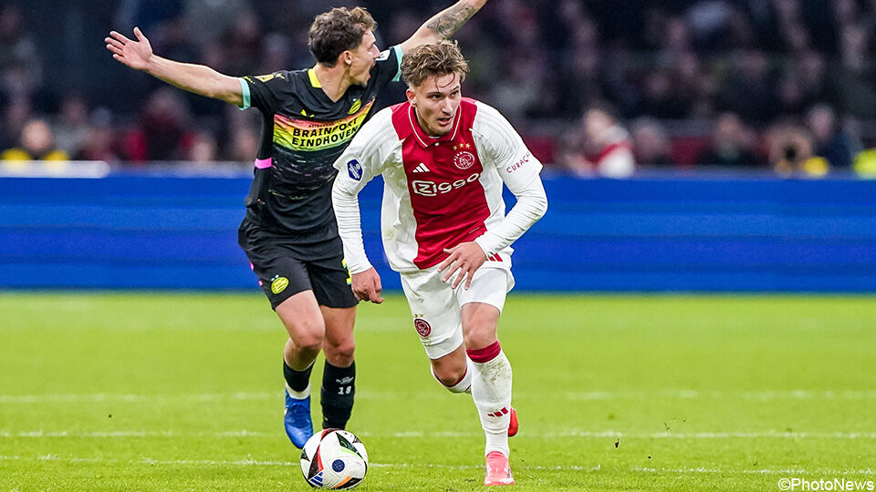 Mika Godts in actie tijdens de topper tegen PSV afgelopen weekend.