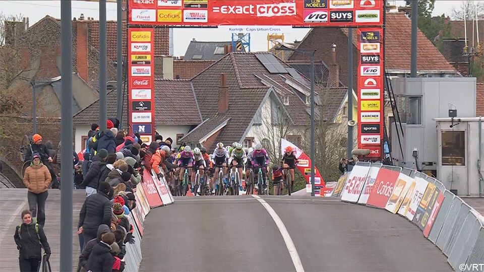 Fem van Empel rijdt haar eerste cross sinds haar Europese titel van 3 weken geleden.