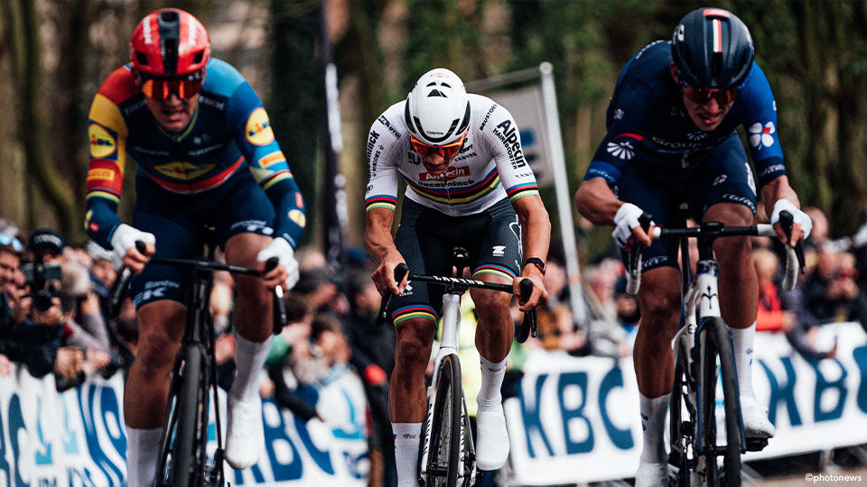 Laurence Pïthie was in Gent-Wevelgem aanvankelijk mee met Mads Pedersen en Mathieu van der Poel.