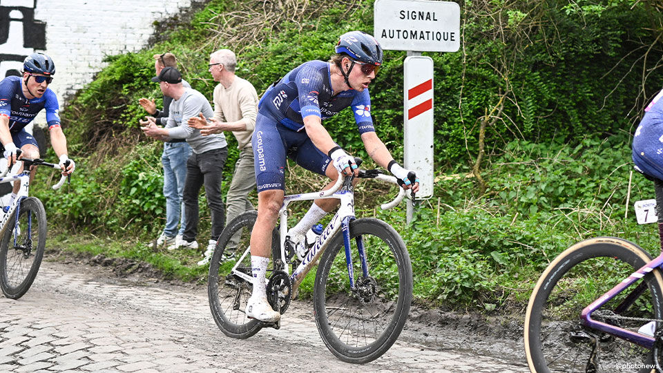 Laurence Pithie in actie tijdens zijn eerste Parijs-Roubaix.