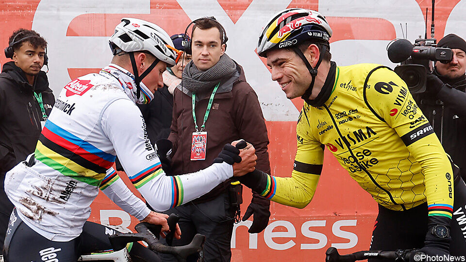 Mathieu van der Poel en Wout van Aert kwamen elkaar enkel in Loenhout tegen.