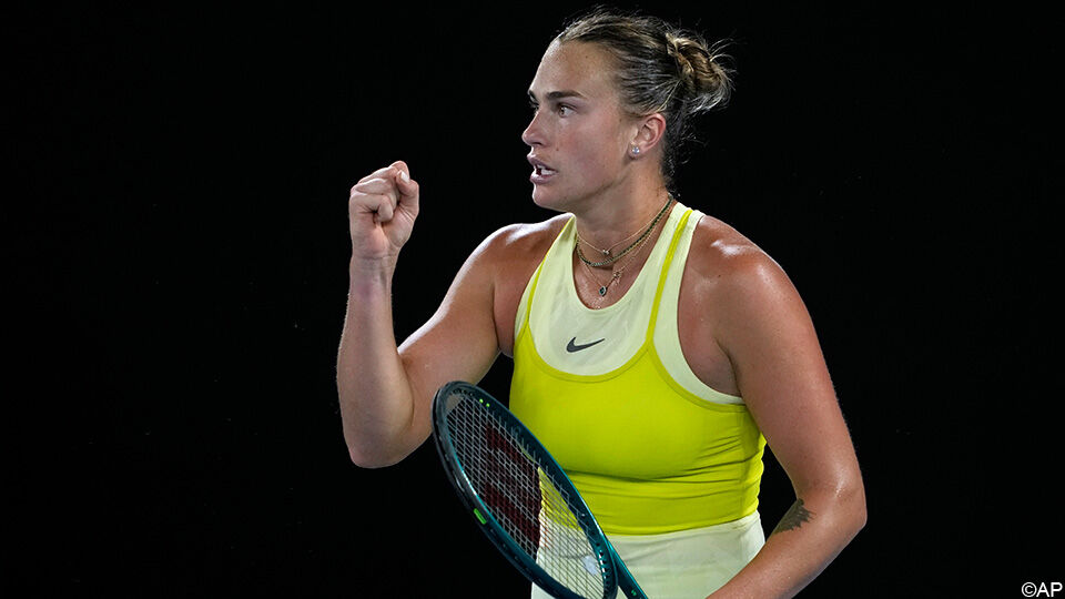 Aryna Sabalenka balt de vuist: zij mag voor de 3e keer op rij naar de finale op de Australian Open.