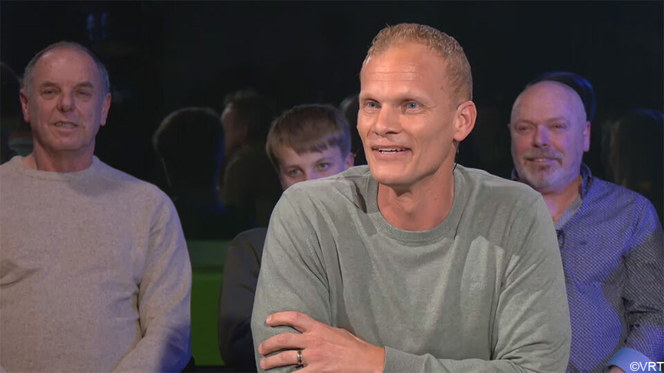 Karel Geraerts zittend aan tafel in Extra Time