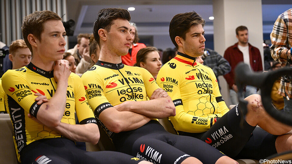 Olav Kooij, tussen Vingegaard en Van Aert, ziet zijn Tour-droom ook dit jaar niet in vervulling gaan.