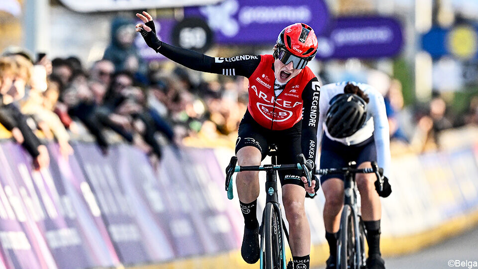 Lotte Claes wint na een slopende sprint tegen Nerlo!