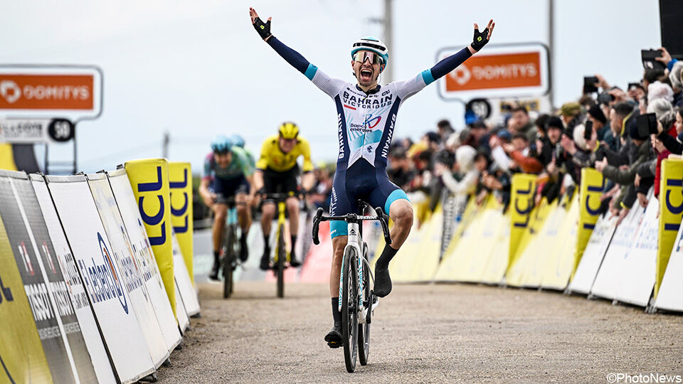 Lenny Martinez sprintte in de slotmeters weg van Champoussin en Jorgenson.