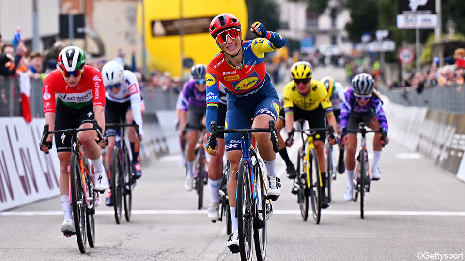 Elisa Balsamo balt de vuist: het is haar derde zege in de Trofeo Alfredo Binda.