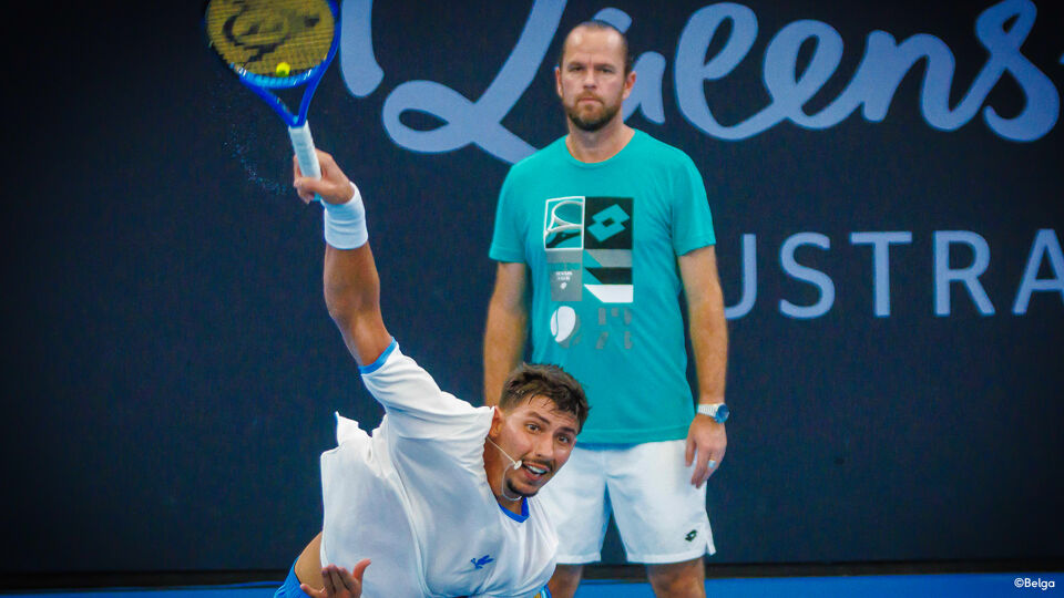 Malisse en Popyrin samen op de foto wanneer Popyrin serveert.