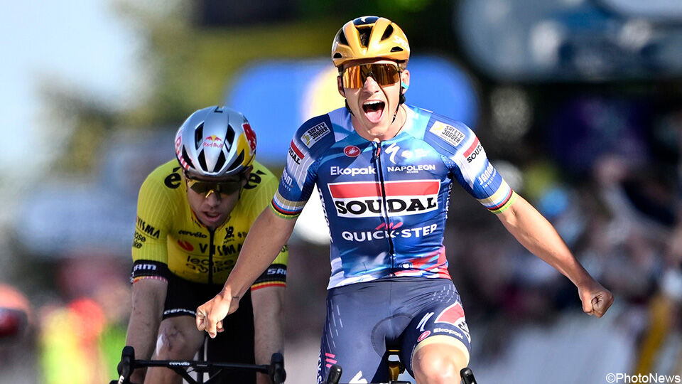 Remco Evenepoel en Tiesj Benoot voor de start.