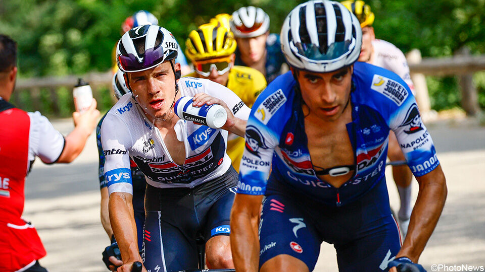 Dit beeld zullen we in de komende Tour niet zien: Landa die Evenepoel bergop gangmaakt.