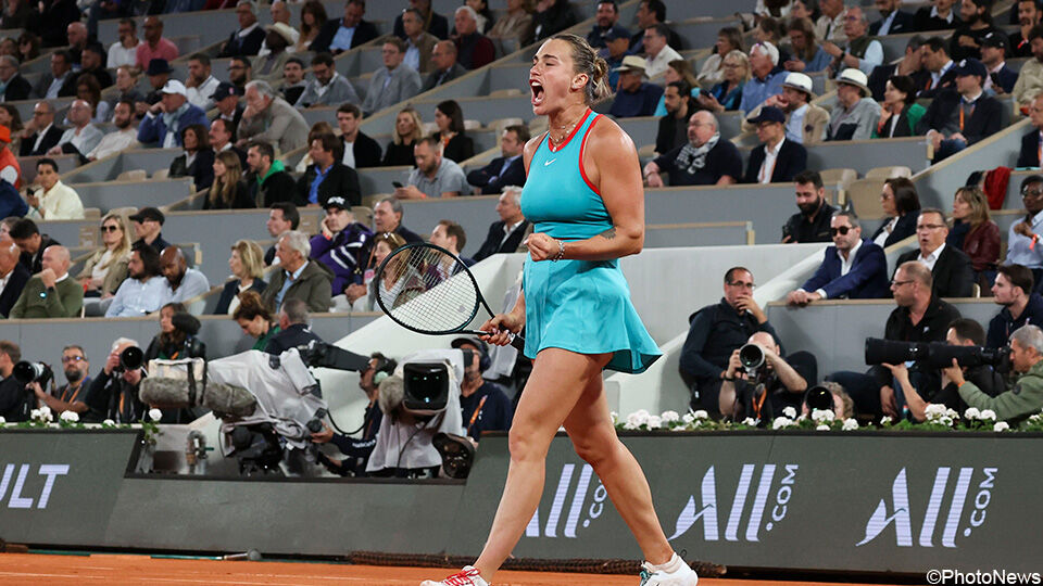 Aryna Sabalenka schreeuwt haar vreugde uit.