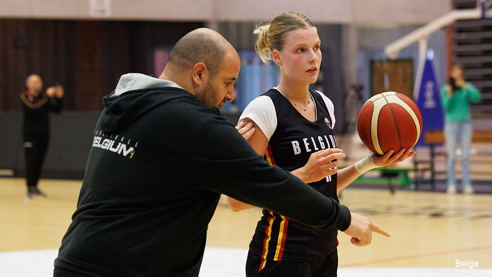 Méziane gives the young Claessens instructions on training. she had would x-factor cats: