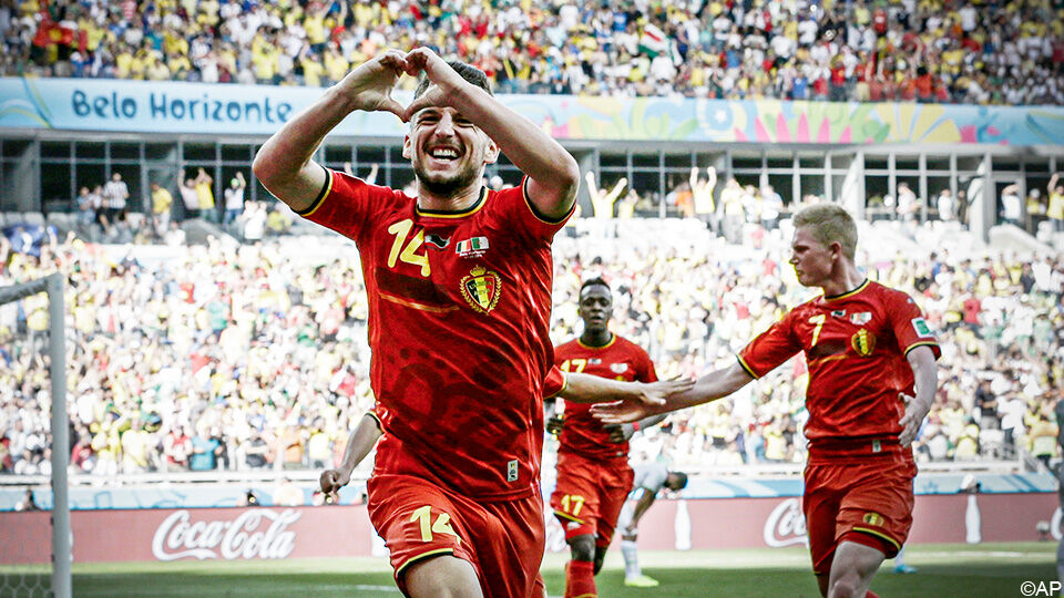 Dries Mertens cheering for PSV.