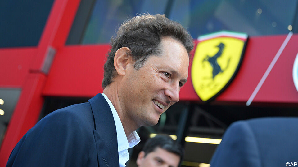 John Elkann in zijprofiel