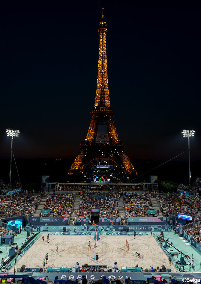 Het adembenemende decor van Parijs 2024: olympisch beachvolleybal voor de Eiffeltoren.